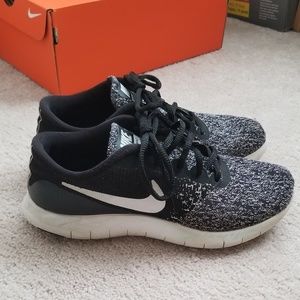 Nike flex contact running shoes